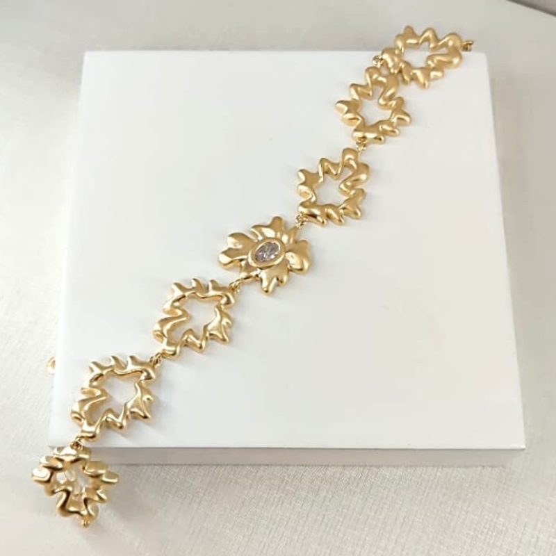 Pulseira Orgânica Acetinada Folheada Ouro 18K Elegante Joia Feminina Brilho Duradouro